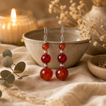 Boucles d'oreilles Cornaline — détail des perles rouge orangé