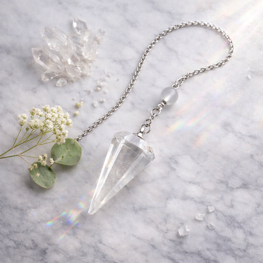 Pendule en Quartz Cristal de Roche naturel 10g, pointe diamant à facettes et chaîne argentée fine